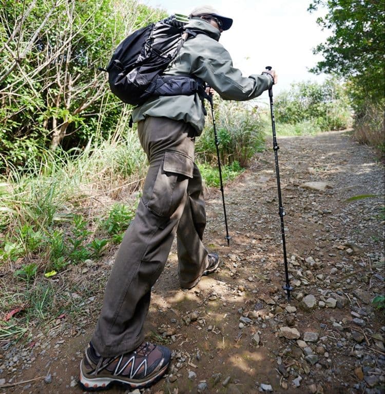 杖 登山の杖 泥除け機能付き多段式トレッキング杖