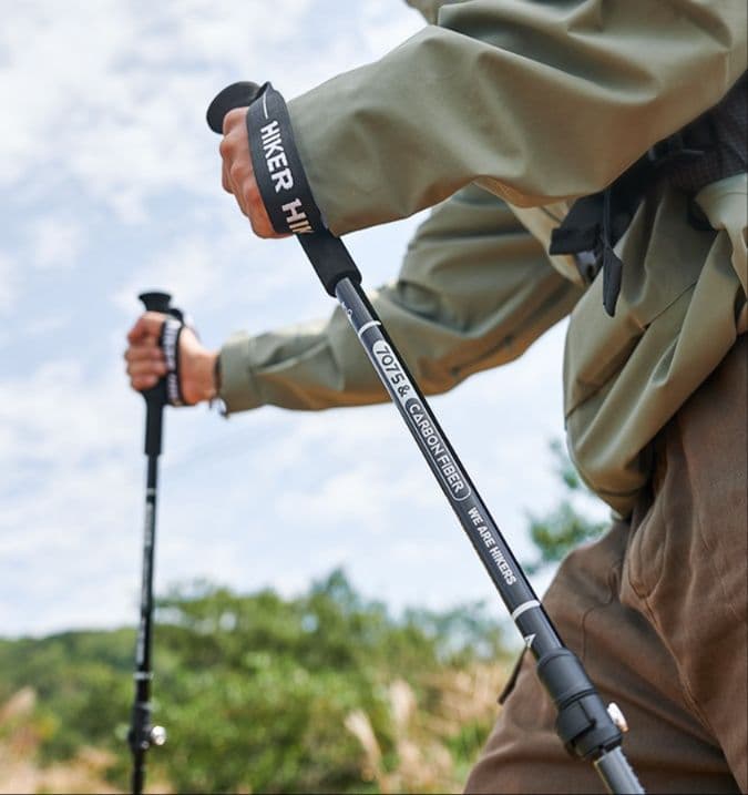 杖 登山の杖 泥除け機能付き多段式トレッキング杖