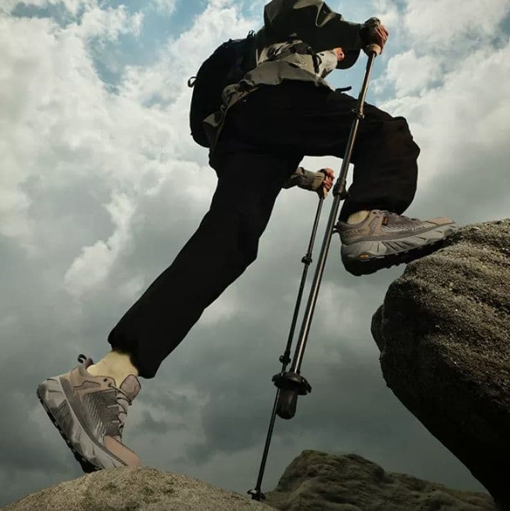 杖 登山の杖 超軽量炭素繊維製三段伸縮登山杖