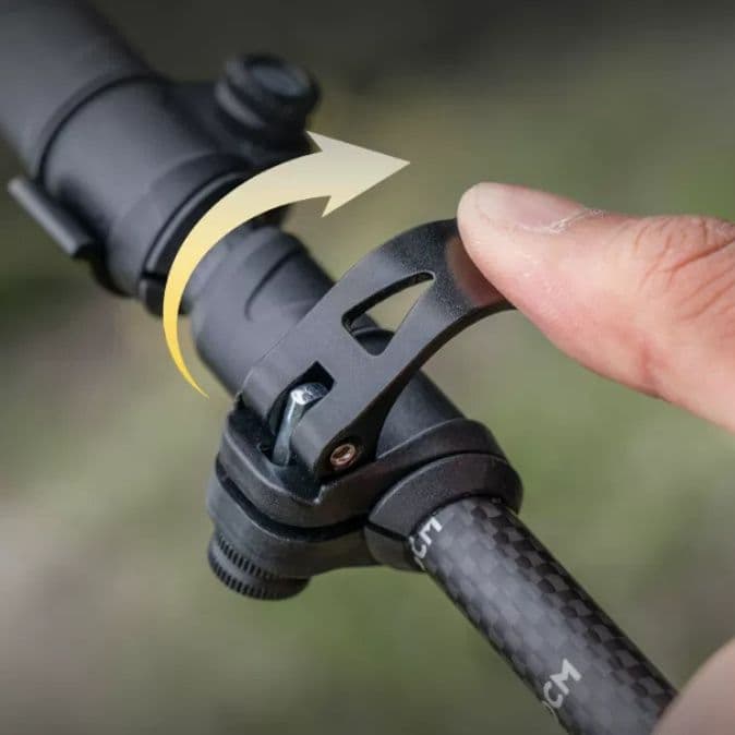 杖 登山の杖 超軽量炭素繊維製三段伸縮登山杖