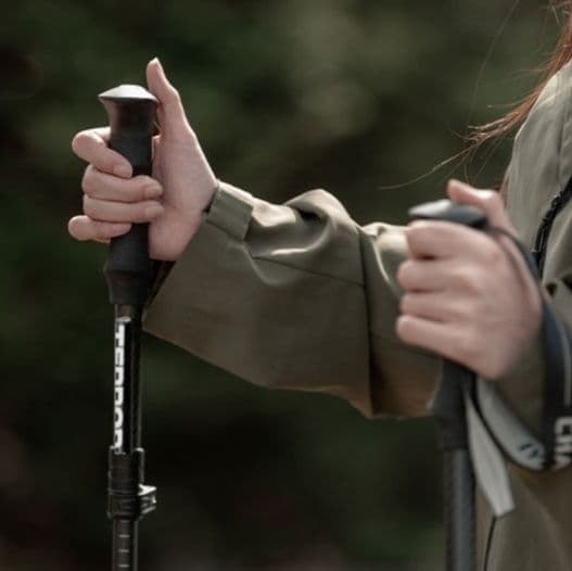 杖 長さ調節自在の山岳トレッキング杖